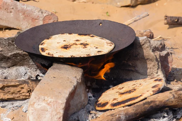 Indian chapatti on fire, Pushkar, India — Stock Photo, Image