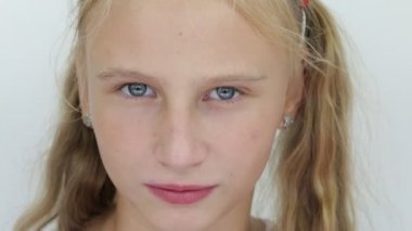 Portre çocuk güzel genç kız kapalı, yakın çekim