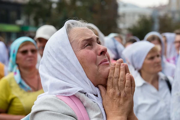 Paroquianos Igreja Ortodoxa Ucraniana Patriarcado de Moscou durante a procissão religiosa. Kiev, Ucrânia — Fotografia de Stock