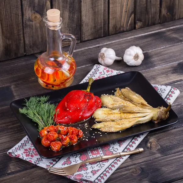 Roasted vegetables in black plate — Stock Photo, Image