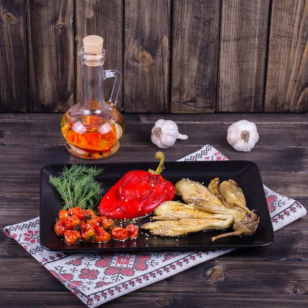 Roasted vegetables in black plate — Stock Photo, Image