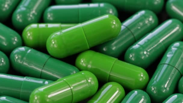 Grupo verde píldoras médicas, rotación, primer plano — Vídeos de Stock