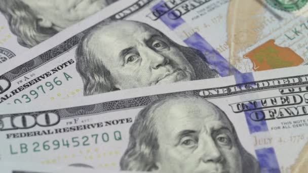 Rotação papel dinheiro close-up. Antecedentes com dinheiro americano notas de cem dólares — Vídeo de Stock