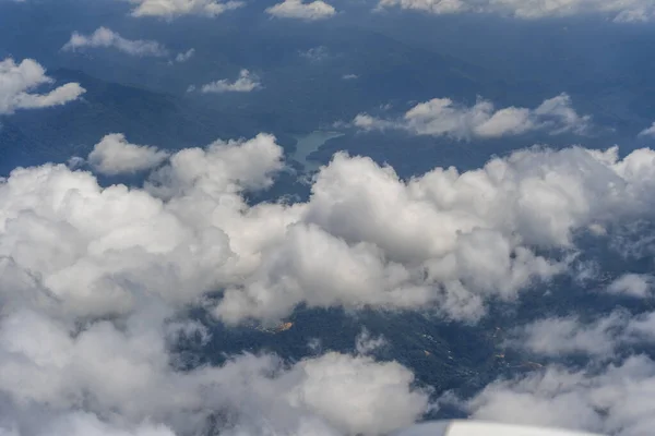 Flyger Över Jorden Och Ovanför Molnen Området Kota Kinabalu Borneo — Stockfoto