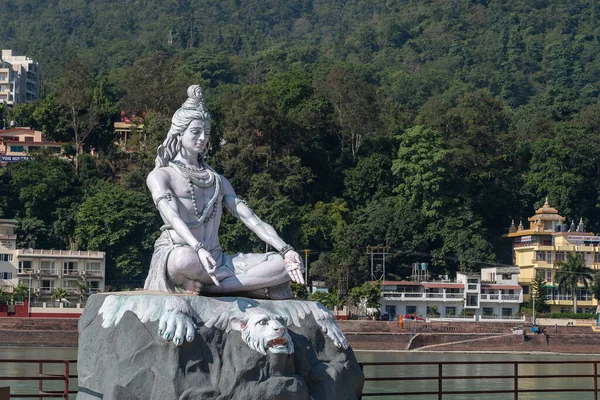 Rishikesh India Novembro 2018 Estátua Shiva Ídolo Hindu Perto Água — Fotografia de Stock