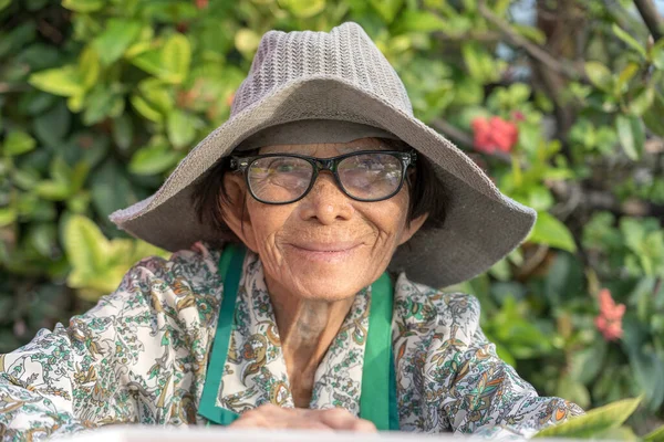 Koh Phangan Thailand Května 2019 Portrét Staré Ženy Brýlemi Kloboukem — Stock fotografie