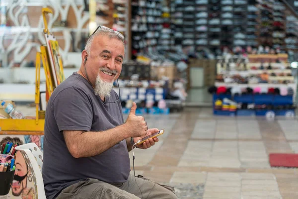 Bodrum Turquia Setembro 2019 Homem Turco Velho Descansa Rua Cidade — Fotografia de Stock