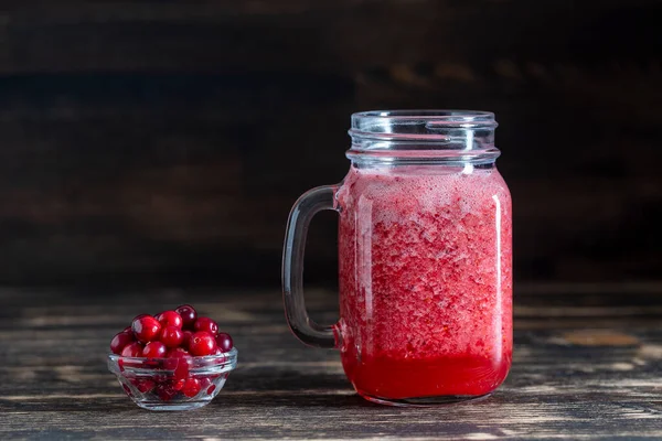 Smoothie Cranberry Cowberry Pote Pedreiro Com Palha Bambu Smoothie Vermelho — Fotografia de Stock