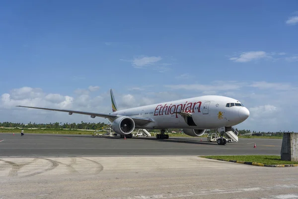 Zanzibár Tanzánia 2020 Január Etiópiai Légitársaság Repülőgépe Zanzibari Nemzetközi Repülőtéren — Stock Fotó