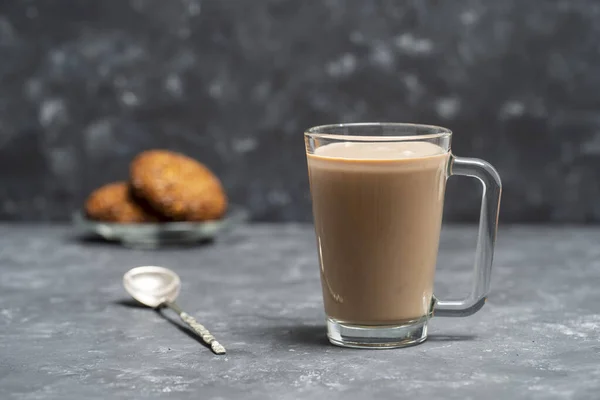 Bebida Caliente Cacao Una Taza Vidrio Galletas Avena Fondo Gris —  Fotos de Stock