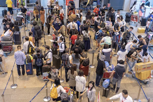 Bangkok Thailand Ruary 2019 Passagerarskara Tillsammans Med Bagagehållare Vid Incheckningsdisken — Stockfoto