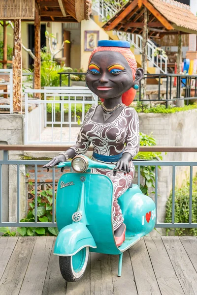 Ubud Bali Indonesia Marzo 2019 Figura Una Mujer Piel Oscura — Foto de Stock