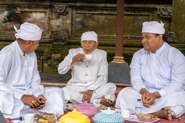 Ubud Bali Indonesia Μάρτιος 2019 Ινδονησιακή Προσευχή Ανδρών Κατά Διάρκεια — Φωτογραφία Αρχείου