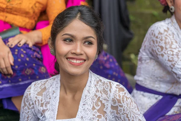 Ubud Bali Indonésia Março 2019 Oração Das Mulheres Indonésias Durante — Fotografia de Stock