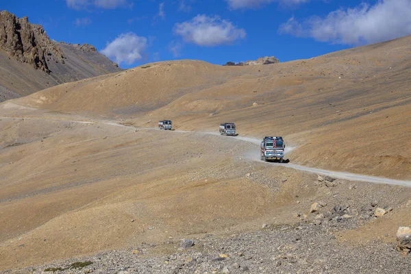 インド ラダック2014年9月9日 インド ヒマラヤ州ヒマカル プラデーシュ州ラホール渓谷の標高の高いManali Leh道路上のトラック — ストック写真