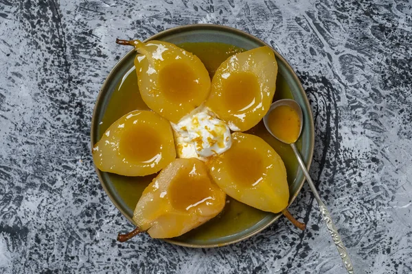Gebackene Birnen Orangensaft Mit Eis Nahaufnahme Draufsicht Leckeres Dessert — Stockfoto