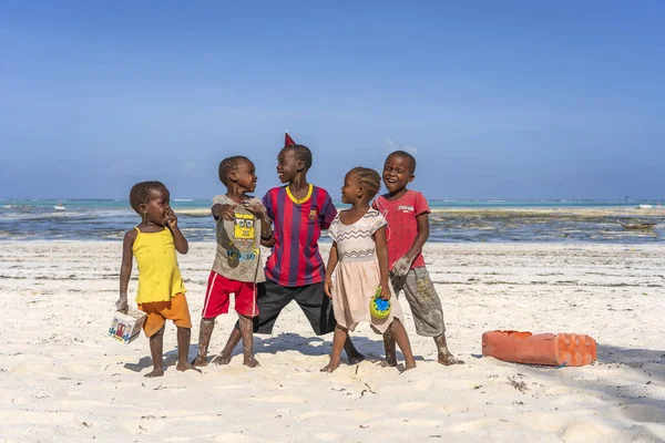 Zanzibar Tanzanie Leden 2020 Mladá Africká Dívka Chlapci Tropické Pláži — Stock fotografie