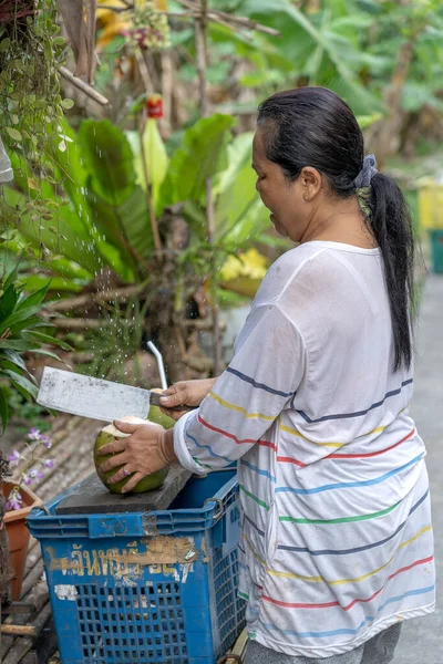 Koh Phangan Thailand Februari 2019 Street Thai Food Vrouw Verkoper — Stockfoto