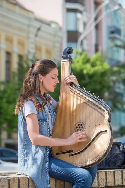 Kiev Ukraine May 2018 Ukrainian Girl Playing Harp Street Kiev — Stock Photo, Image