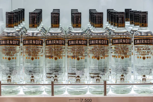 Muscat Oman January 2020 Bottles Smirnoff Vodka Shelf Duty Free — Stock Photo, Image