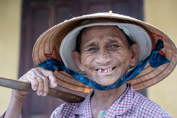 Hoi Vietnam Juli 2020 Etnische Oude Vrouw Met Strohoed Een — Stockfoto