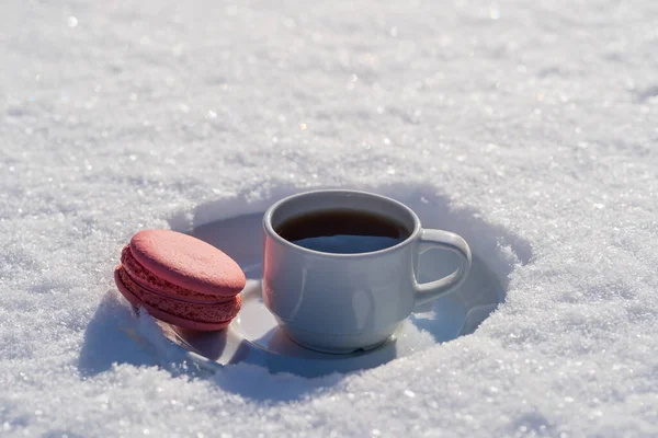 배경이 뜨거운 커피가 가까이 크리스마스의 — 스톡 사진