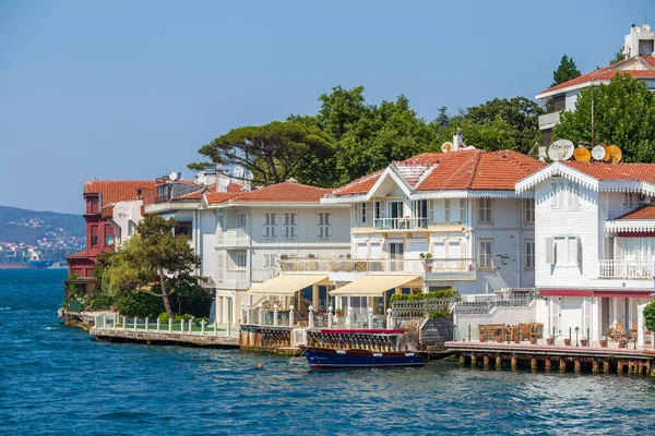 Istanbul Turkey July 2015 Eminonu Harbor Beyoglu District Historic Architecture — Stock Photo, Image