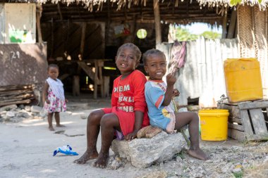 Zanzibar, Tanzanya - 14 Ocak 2020: Zanzibar Adası, Tanzanya, Doğu Afrika 'da bilinmeyen Afrikalı çocuklar