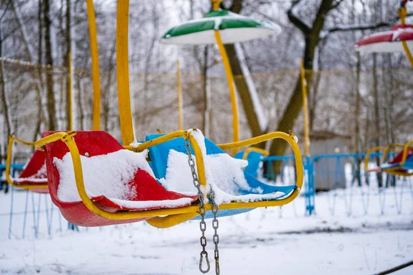 Balançoires Bébé Sur Une Aire Jeux Recouverte Neige Propre Lors — Photo