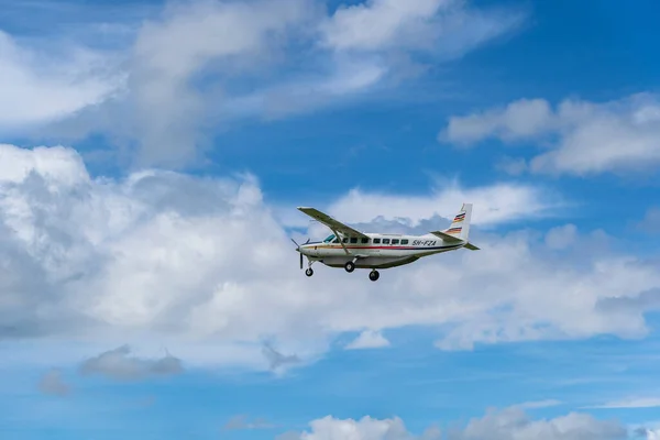 Arusha Tanzania Dicembre 2019 Piccolo Aeroplano Elica Decolla All Aeroporto — Foto Stock