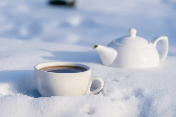 White Cup Hot Tea Teapot Bed Snow White Background Close — Stock Photo, Image