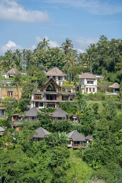 Bali Indonesia Marca 2019 Tradycyjne Balijskie Domy Panoramicznym Widokiem Dżunglę — Zdjęcie stockowe
