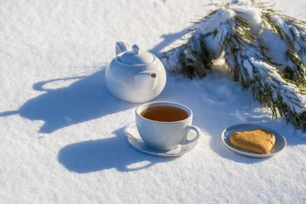 White Cup Hot Tea Teapot Bed Snow White Background Close — Stock Photo, Image