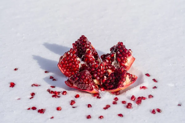 Open Pomegranate Fruit Red Seeds White Snow Winter Close Organic — Stock Photo, Image