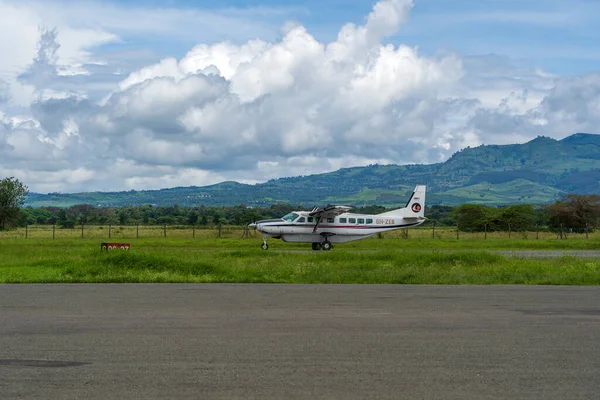 Arusha Tanzania December 2019 Små Propellerflygplan Före Start Arushas Flygplats — Stockfoto