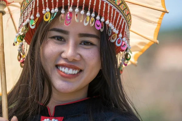Dalat Vietnam März 2020 Charmantes Mädchen Vietnamesischer Kleidung Der Natur — Stockfoto