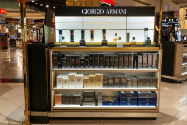 Muscat, Umman - 19 Ocak 2020: Giorgio Armani, Muscat Uluslararası Havaalanı, Umman. Giorgio Armani dünyanın en ünlü markalarından biridir.
