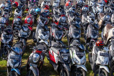 Bali, Ubud, Endonezya - Şubat 18, 2015: Endonezya 'nın Bali adasında motosiklet parkı.