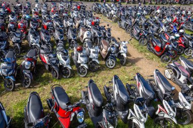 Bali, Ubud, Endonezya - Şubat 18, 2015: Endonezya 'nın Bali adasında motosiklet parkı.