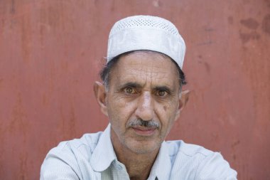 Srinagar, Kashmir, Hindistan 'daki portre müslümanı. Kapat.