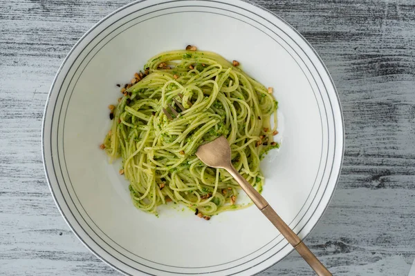 Espaguetis Con Salsa Pesto Verde Hecho Con Ajo Silvestre Aceite — Foto de Stock