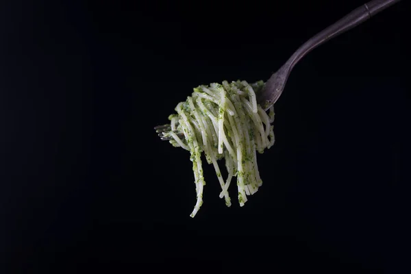 Spaghetti Med Grön Pesto Sås Gjord Med Vild Vitlök Rullas — Stockfoto