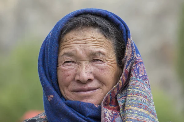 Lamayuru Gompa Ladakh India Giugno 2015 Vecchia Donna Buddista Strada — Foto Stock
