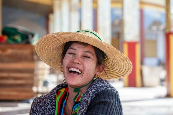 Inle Lake Myanmar Burma Ocak 2016 Burmalı Bir Kızın Portresi — Stok fotoğraf