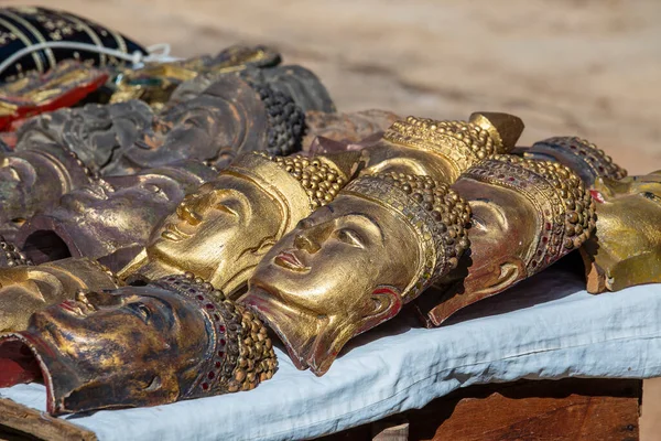 레이크 근처의 시장에 관광지에서 수제된 붓다의 기념품을 되었다 미얀마에서 판매되는 — 스톡 사진