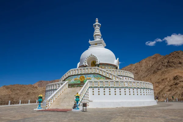 White Buddhist Stupa Pagoda Tibetan Monastery Village Leh Ladakh Region — Stock Photo, Image