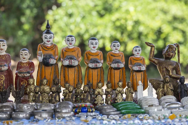 Yapımı Keşiş Heykelciği Burma Daki Inle Gölü Yakınlarındaki Sokak Pazarındaki — Stok fotoğraf