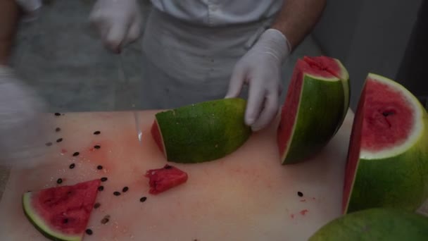 Der Koch Schneidet Einem Restaurant Der Ägyptischen Stadt Sharm Sheikh — Stockvideo