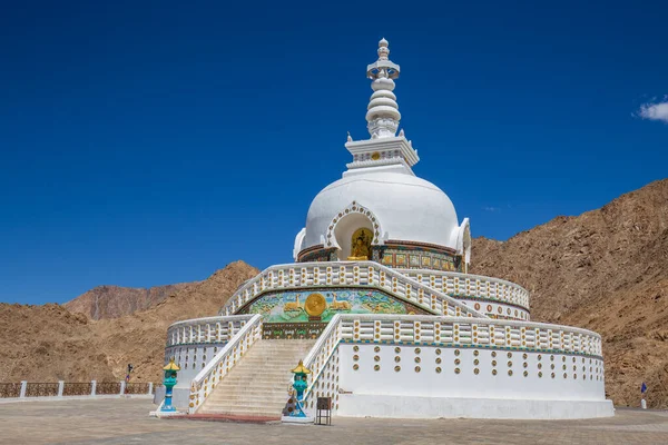 White Buddhist Stupa Pagoda Tibetan Monastery Village Leh Ladakh Region — Stock Photo, Image