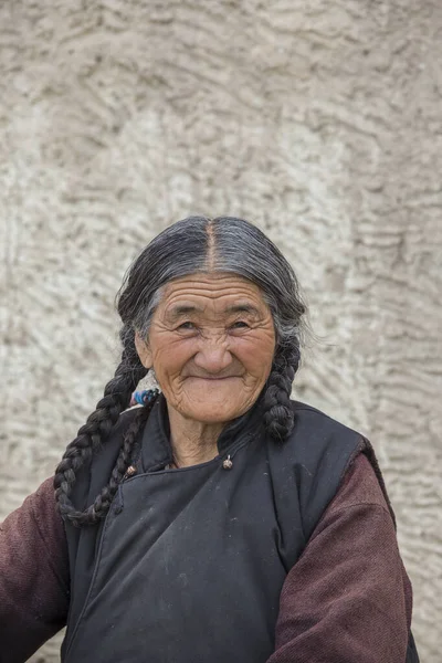 Leh Indien Juni 2015 Indische Alte Frau Auf Dem Wochenmarkt — Stockfoto
